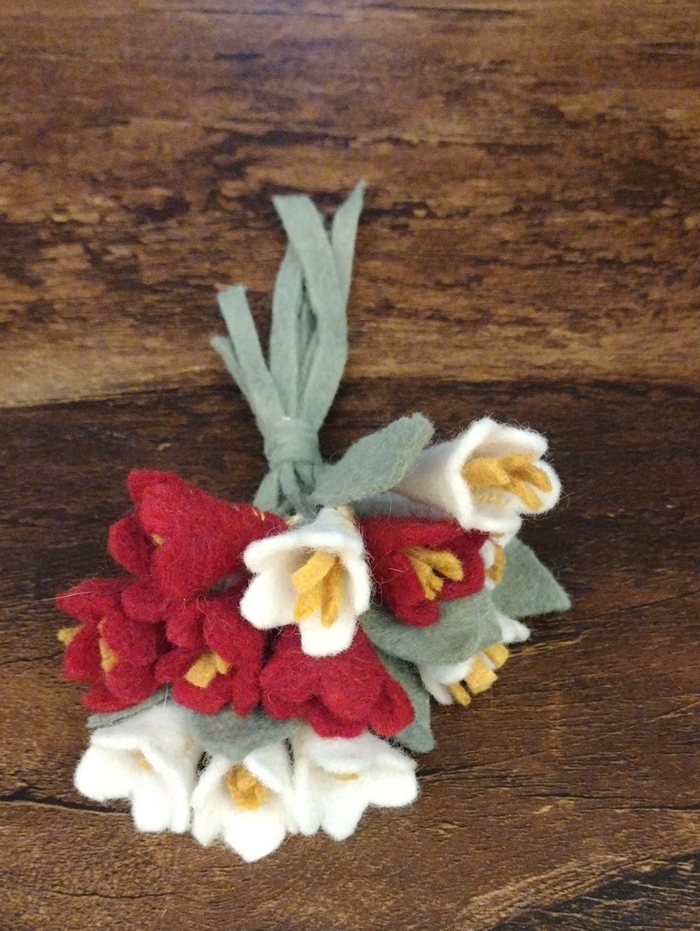 Handmade Felt Floral Corsage - Red and White Bouquet - Picture 2 of 7